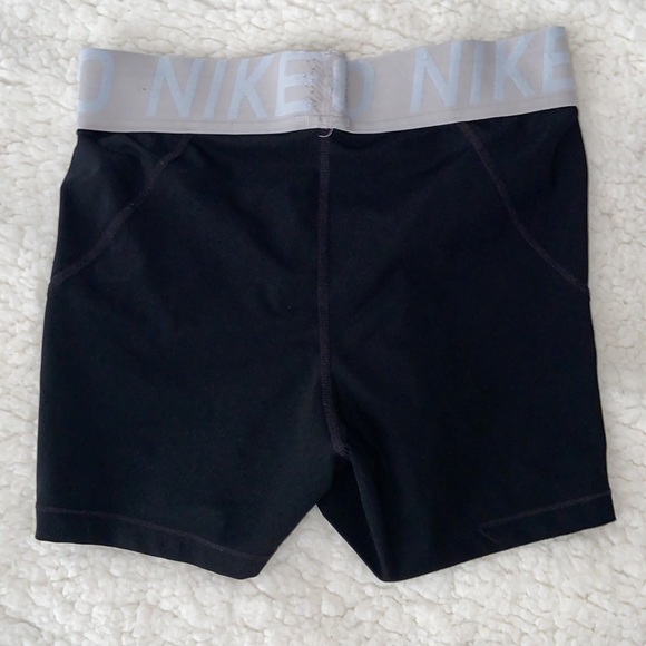 black nike pros with light pink waistband - Picture 4 of 4